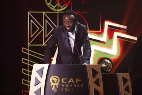 جوائز كاف 2025.. فيستون ماييلي أفضل لاعب داخل أفريقيا